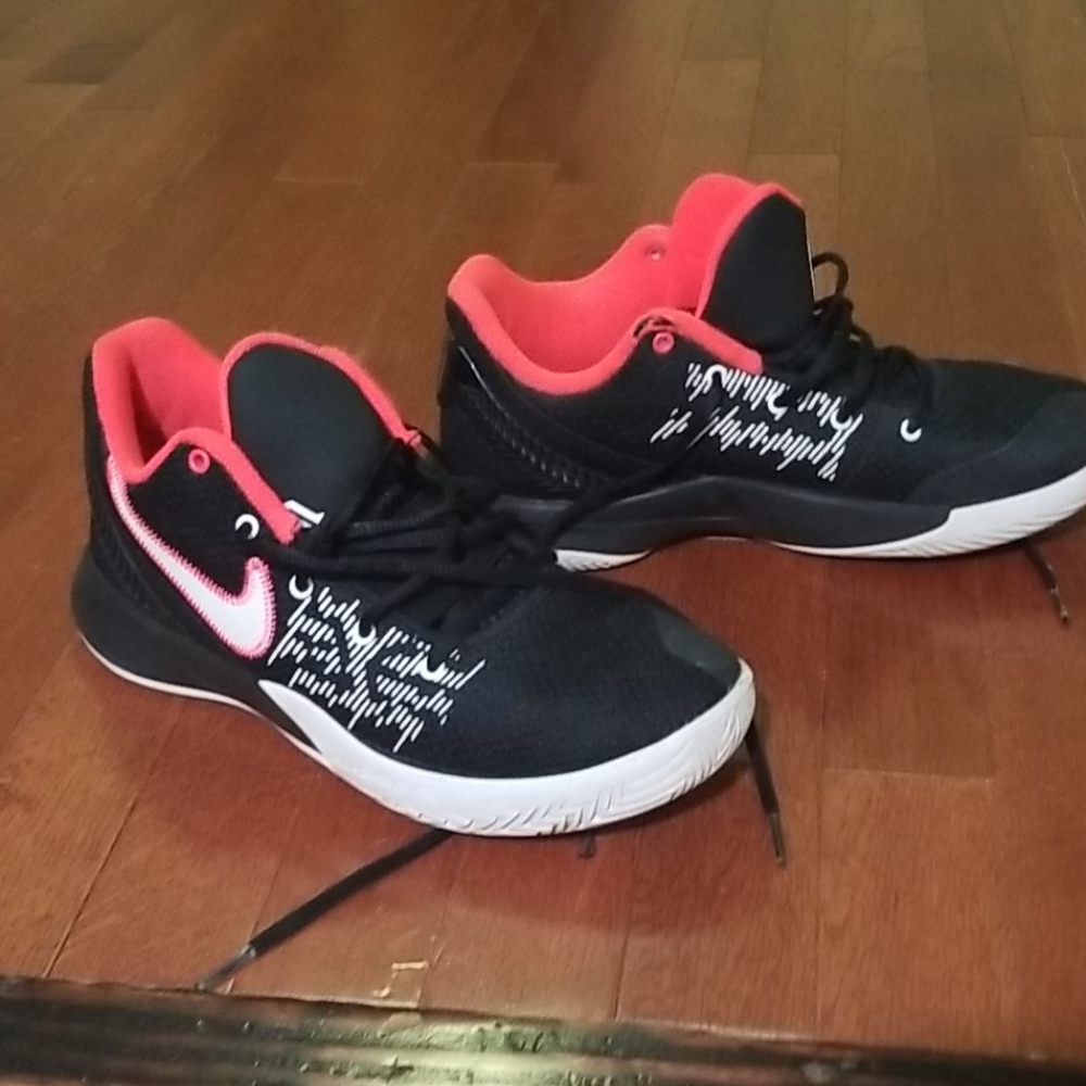 Nike Kyrie flytrap 2 basketball shoes.